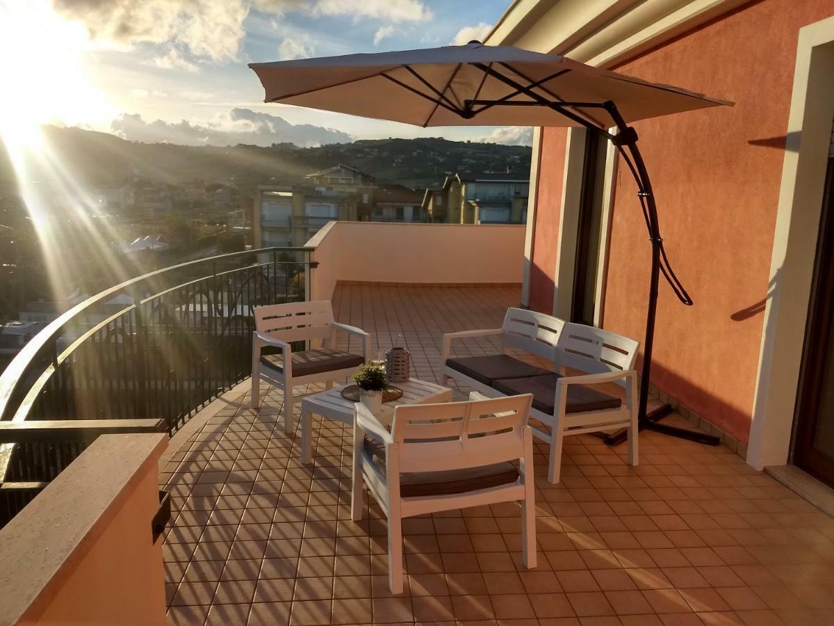 Seafront And Mountain View Penthouse Leilighet Martinsicuro Eksteriør bilde